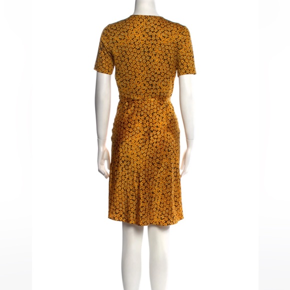 Diane Von Furstenberg Silk Wrap Dress in Buttercup Print - Size 4 - Picture 3 of 13